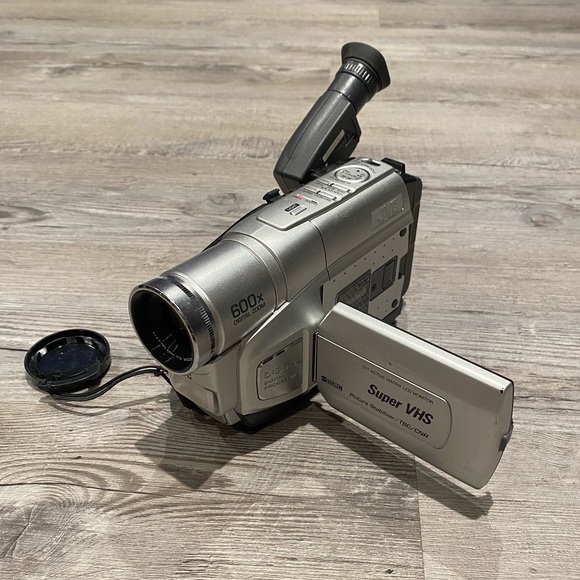 JVC GR-SXM750U Compact VHS Camcorder Cassette Player With Charger - Picture 7 of 7